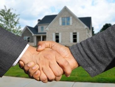 Vendere casa: meglio da soli o con l'agenzia?