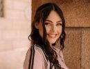 Outfit e acconciature, la camicia in jeans di Rosalinda Cannavò e la ponytail alta
