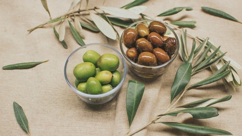 Olive: calorie, valori nutrizionali e quali potrebbero essere le controindicazioni