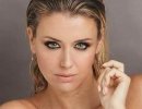 Outfit e tagli capelli, il blazer in pelle di Elena Barolo e la chioma lunga 