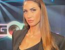 Moda e tagli capelli, il blazer in pelle di Melissa Satta e la chioma lunga 