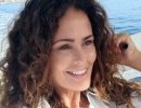Outfit e tagli capelli, i pantaloni a palazzo di Samantha De Grenet e la chioma lunga