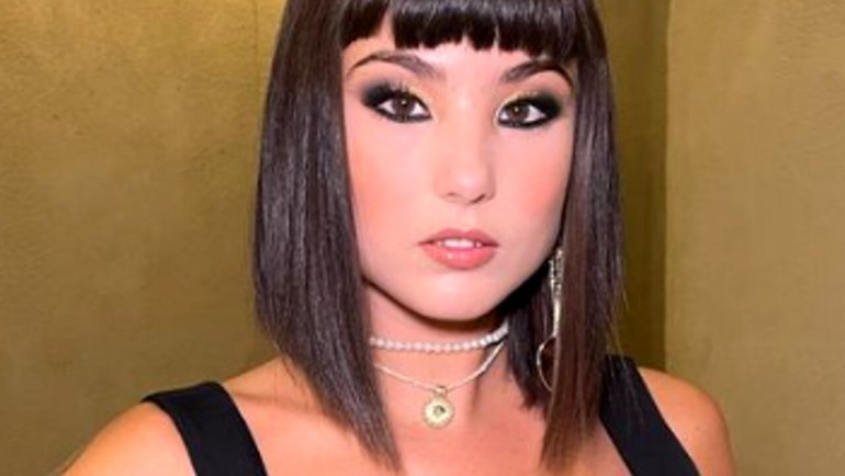 Moda e tagli capelli, la minigonna a quadri e il mullet di Giorgia Soleri 