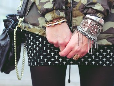 Quali sono le principali tipologie di bracciali da donna e come si abbinano