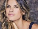 Moda e tagli capelli, la tuta blu elasticizzata di Elisabetta Canalis e la chioma lunga