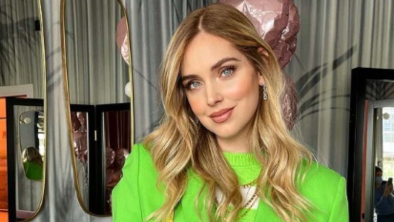 Outfit e tagli capelli, il bob e il cardigan di Chiara Ferragni 