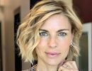 Moda e tagli capelli, il lob di Martina Colombari e la gonna lunga fiorita
