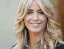 Outfit e tagli capelli, la camicia in satin di Elena Santarelli e la chioma lunga 