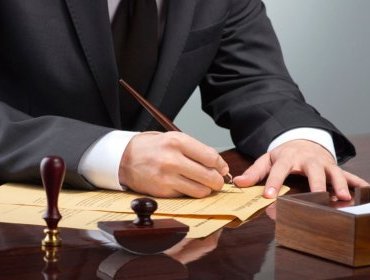 Soldi in conto corrente ed eredità, come si dividono i soldi del defunto