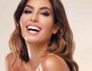 Moda e tagli capelli, la gonna longuette in crochet di Elisabetta Gregoraci e la chioma lunga