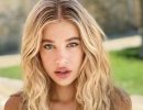 Outfit e tagli capelli, il top farfalla di Clizia Incorvaia e la curtain bangs