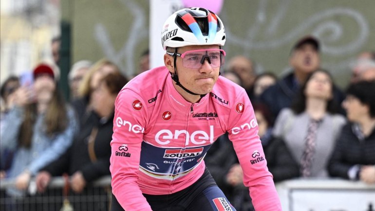 Giro d'Italia: clamoroso, la maglia rosa fuori per Covid