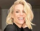 Moda e tagli capelli, il bob mosso e la canotta a righe di Michelle Hunziker