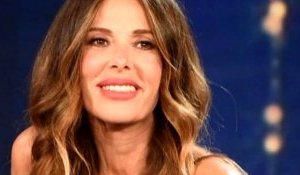 Moda e acconciature di tendenza, la camicia bianca e la ponytail bassa di Alessia Marcuzzi