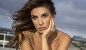 Novità tagli capelli antiage e outfit autunno 2022, il lob di Elisabetta Canalis e gli shorts a farfalla